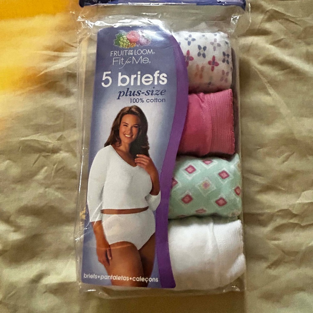 BRIEFS, 4 PACK, 100% COTTON, SIZE 13 (6X), 4 COLOURS: 1 White w Geometric, 1 Pin